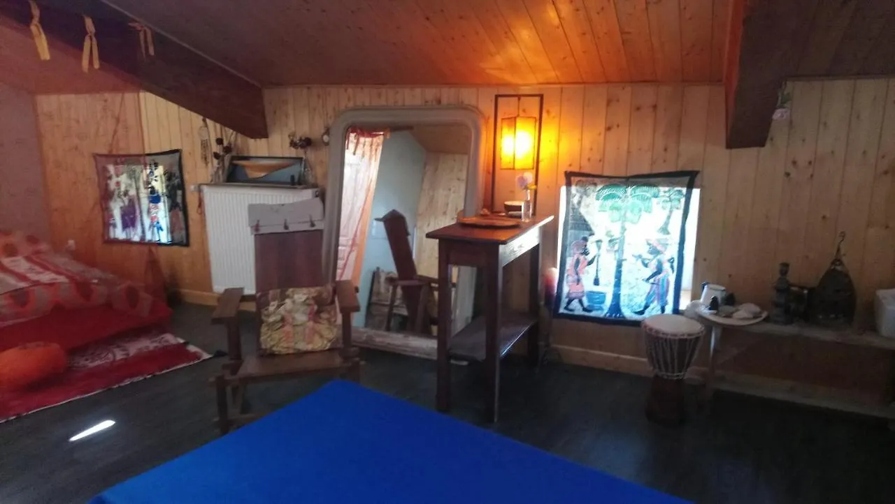Chambre privée chez l'habitant Saint-Julien-Vocance 0*,  France