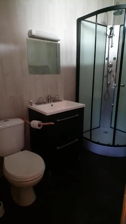 Chambre Privee Chez L'Habitant Saint-Julien-Vocance 홈스테이